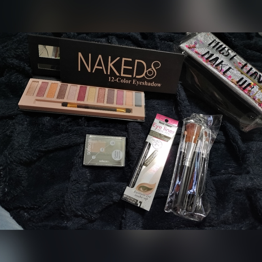 Makeup case with some Makeup